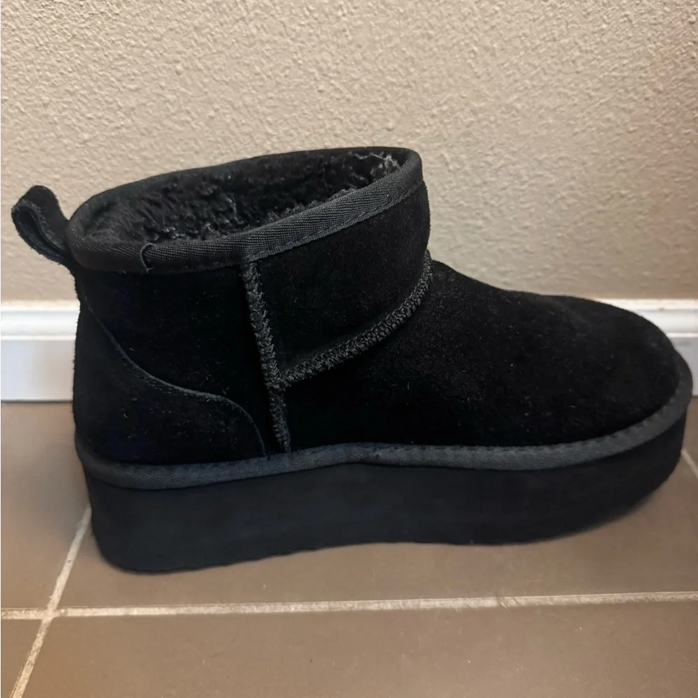 DREAM PAIRS Suede Women’s Classic Mini Platform Lined Boots Cozy Size 8.5 Black